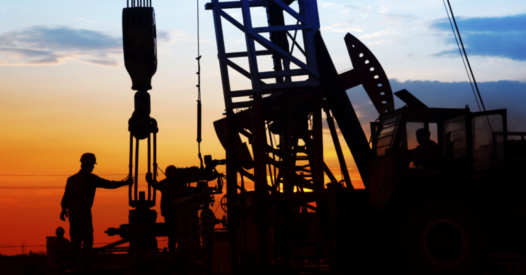 oil field, the oil workers are working