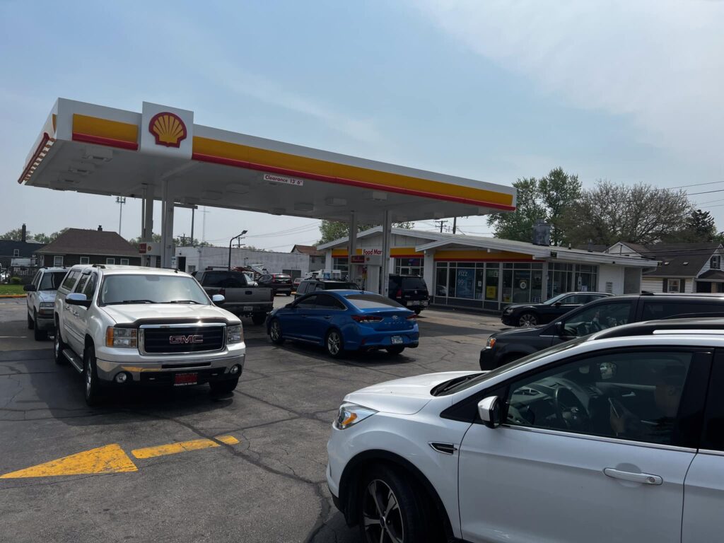 Customers pull into a local Shell station in IL to take advantage of lower gas prices courtesy of Americans for Prosperity activists. Activists lowered the cost of gas in Peoria and Springfield to show customers how Washington's failed energy policies were driving up the cost of gas.